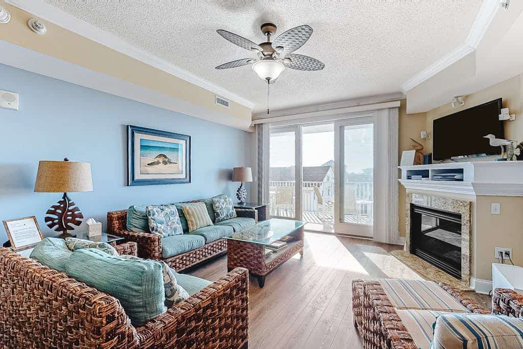Condo in an oceanfront building with side ocean view, pool, gym & garage parking