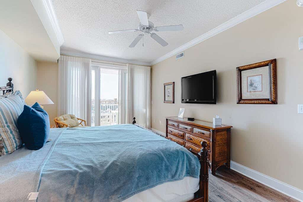 Condo in an oceanfront building with side ocean view, pool, gym & garage parking