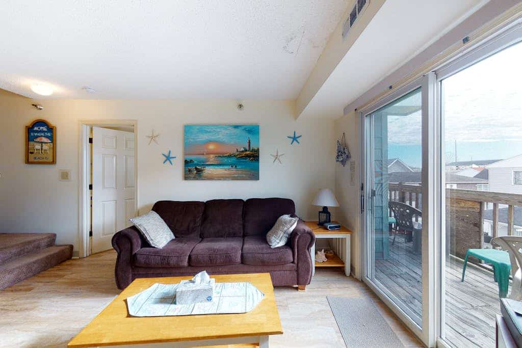 Two-Level Condo with Balcony, Central AC, Washer/Dryer & WiFi - Near the Beach
