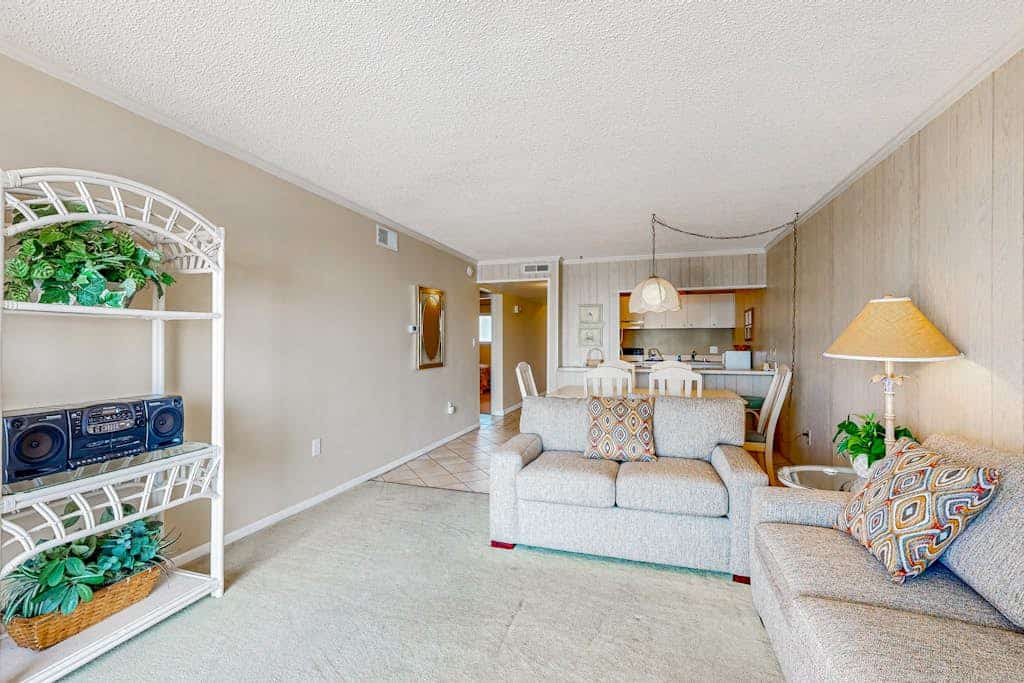 Oceanfront Condo near the Boardwalk with Balcony, AC & Shared Outdoor Pool