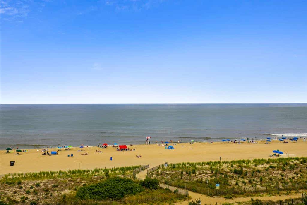 Newly Renovated, Oceanfront Condo with Balcony, Great View, AC & Shared Pool