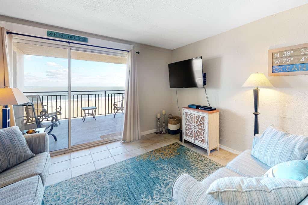 Remodeled, updated oceanfront condo with balcony, central AC & beach access