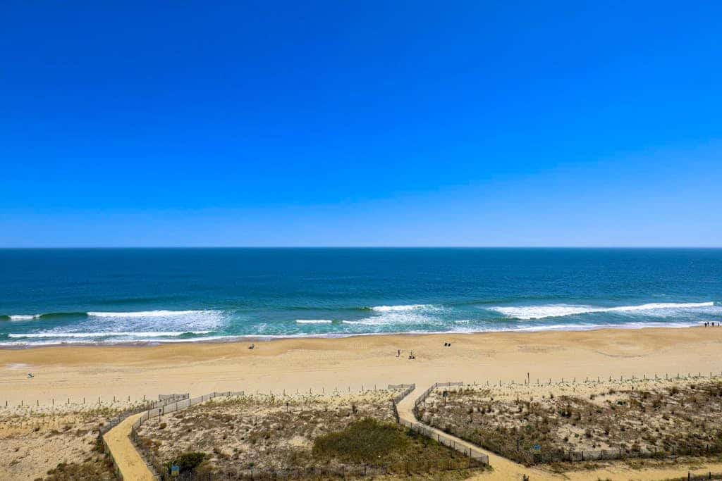 Oceanfront Condo with Covered Balcony, WiFi, AC, Washer/Dryer & Shared Pool