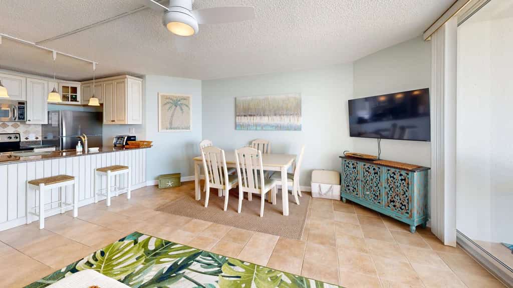 Oceanfront Condo with Covered Balcony, WiFi, AC, Washer/Dryer & Shared Pool