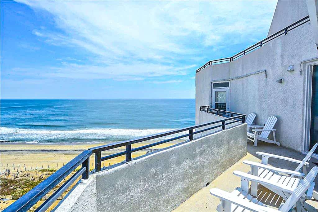 Oceanfront Condo with 2 Balconies, Beach Views, AC, WiFi & Shared Pool