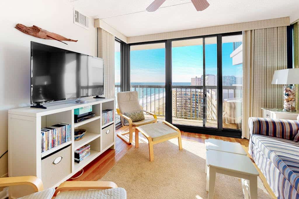 Sunny inviting condo with balcony, washer/dryer, pools, gym & tennis