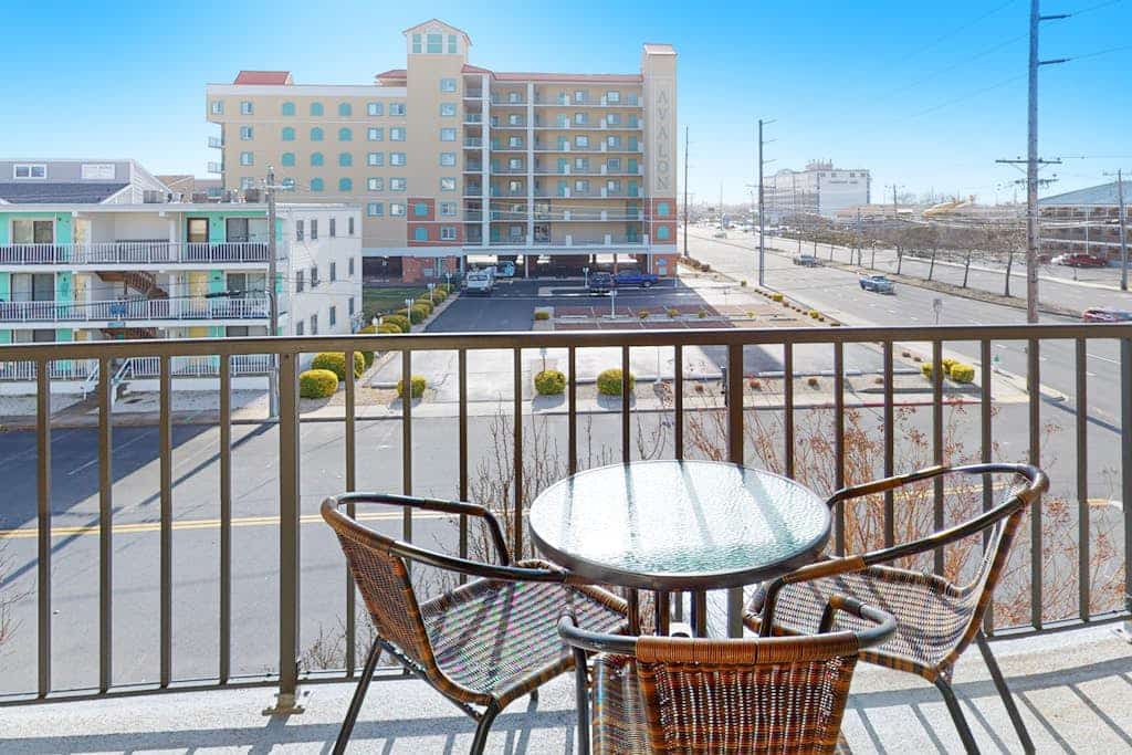 *NEW OWNER 2026* Ocean View Condo on Beach Block w/ AC