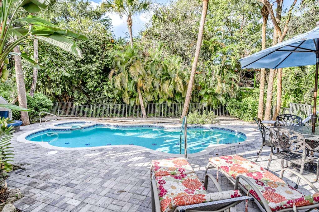 Chic Home With Private Pool, Hot Tub & Covered Lanai - Snowbirds Welcome