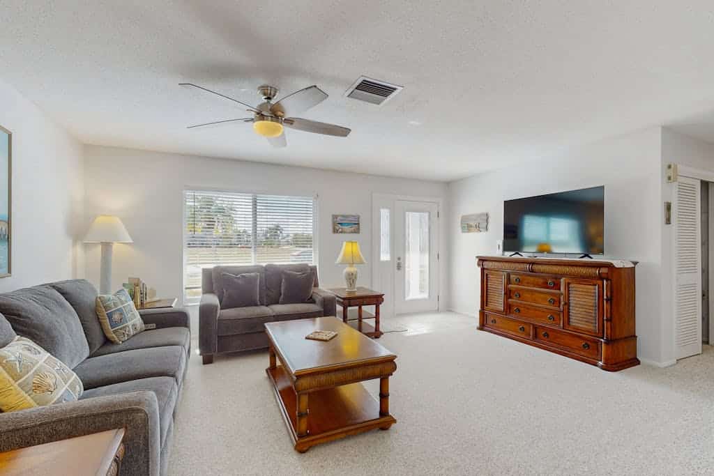 Coastal home with private, saltwater pool, gas grill, and internet
