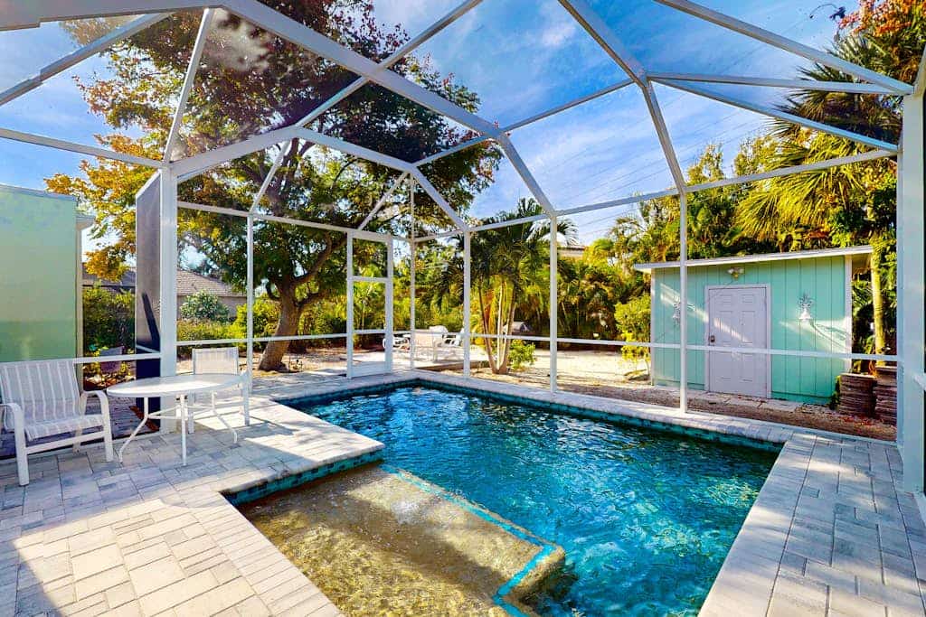 Dog-friendly duplex with outdoor living - walk to beach & downtown