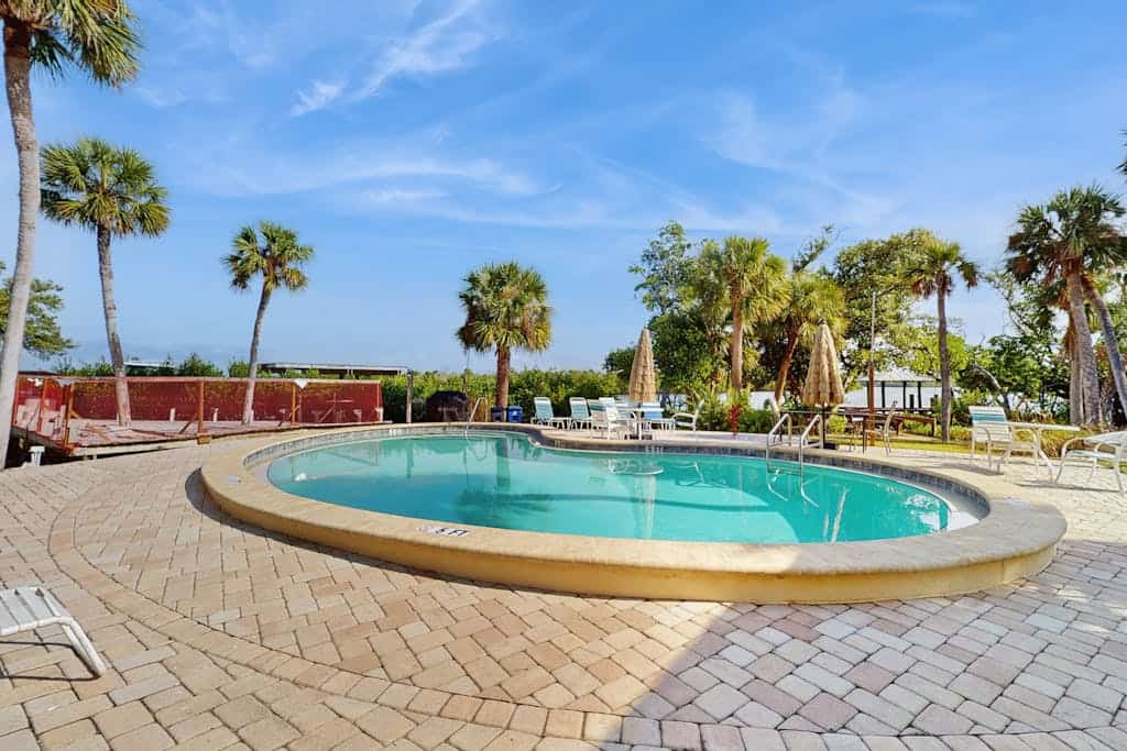 Relaxed island condo with private beach & bay access, pool