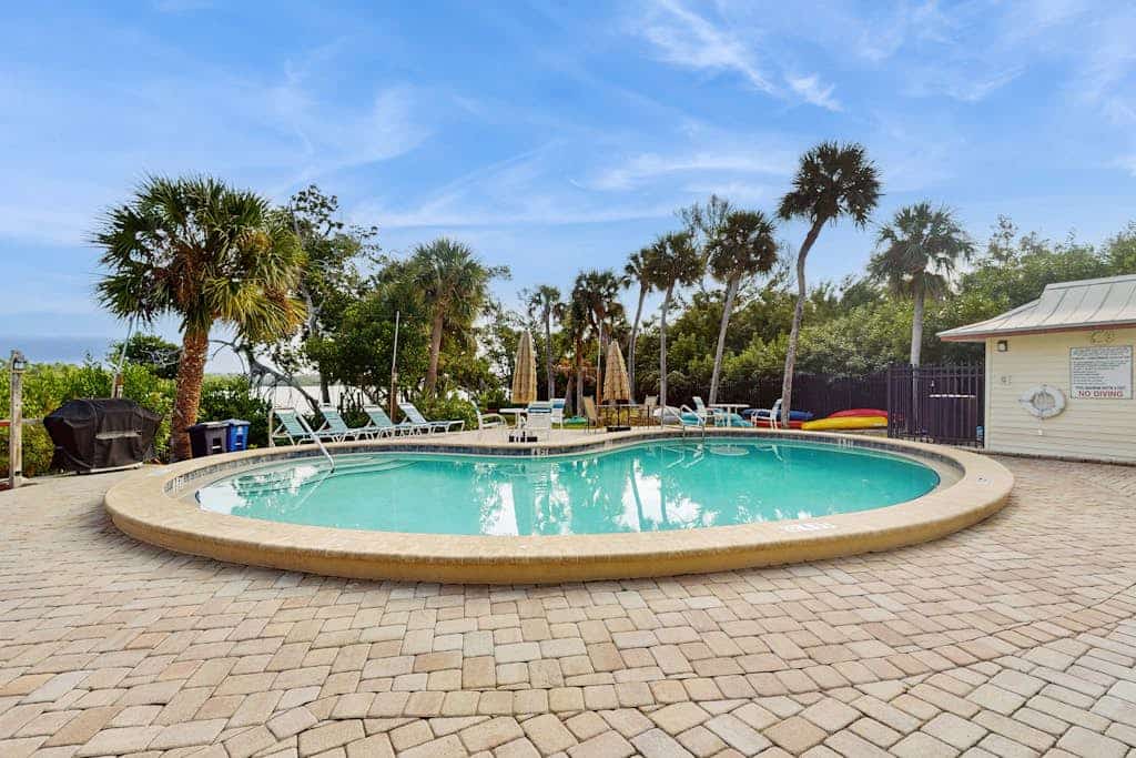 Charming condo with access to shared outdoor pool, wifi, and private balcony