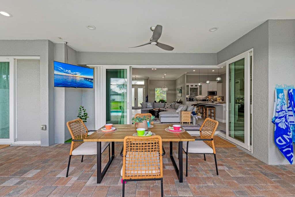 Dog friendly home with private pool, lanai, family games, and internet