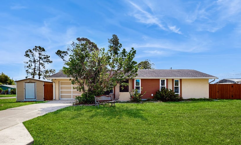 Spacious home with enclosed pool and patio and near attractions