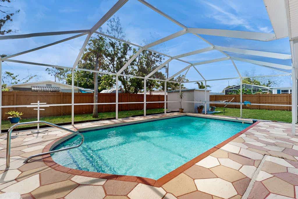 Spacious home with enclosed pool and patio and near attractions
