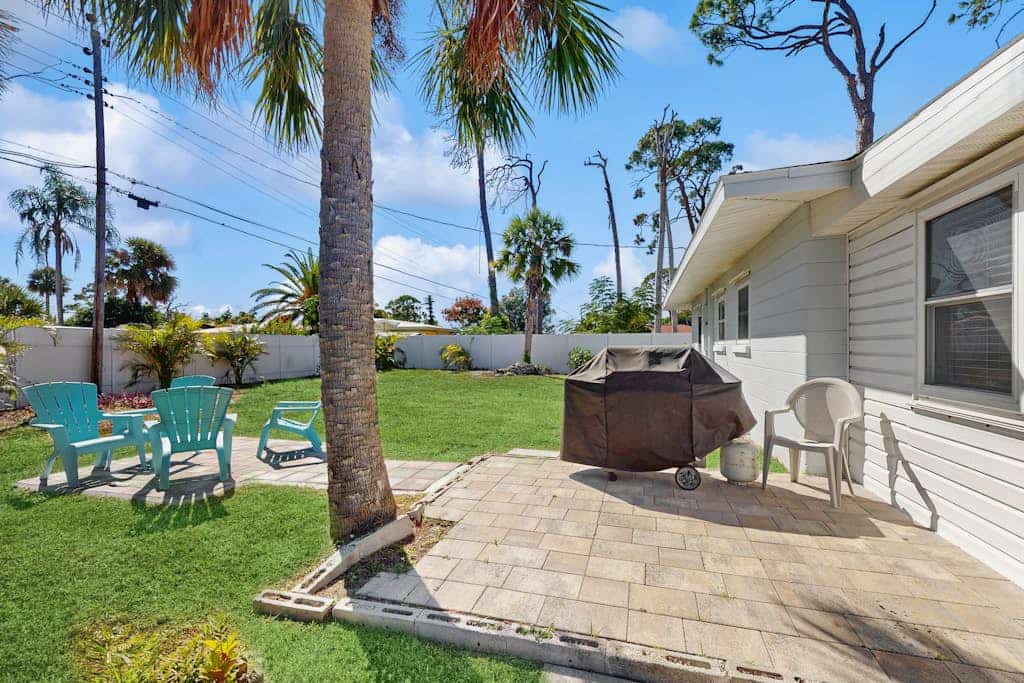 Dog friendly home with yard, internet, and washer and dryer.