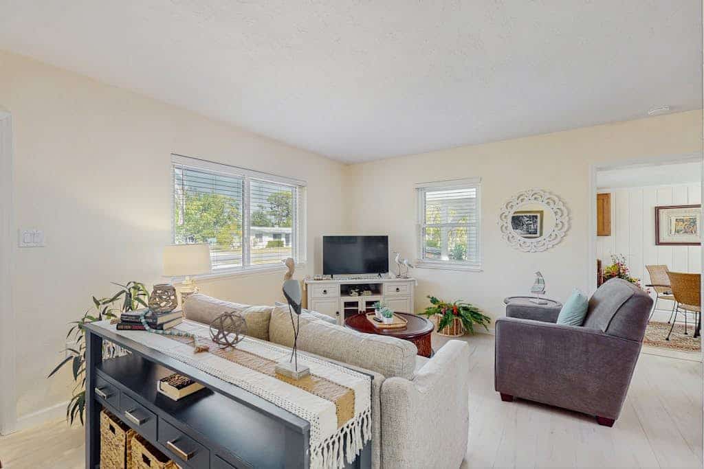 Dog friendly home with yard, internet, and washer and dryer.