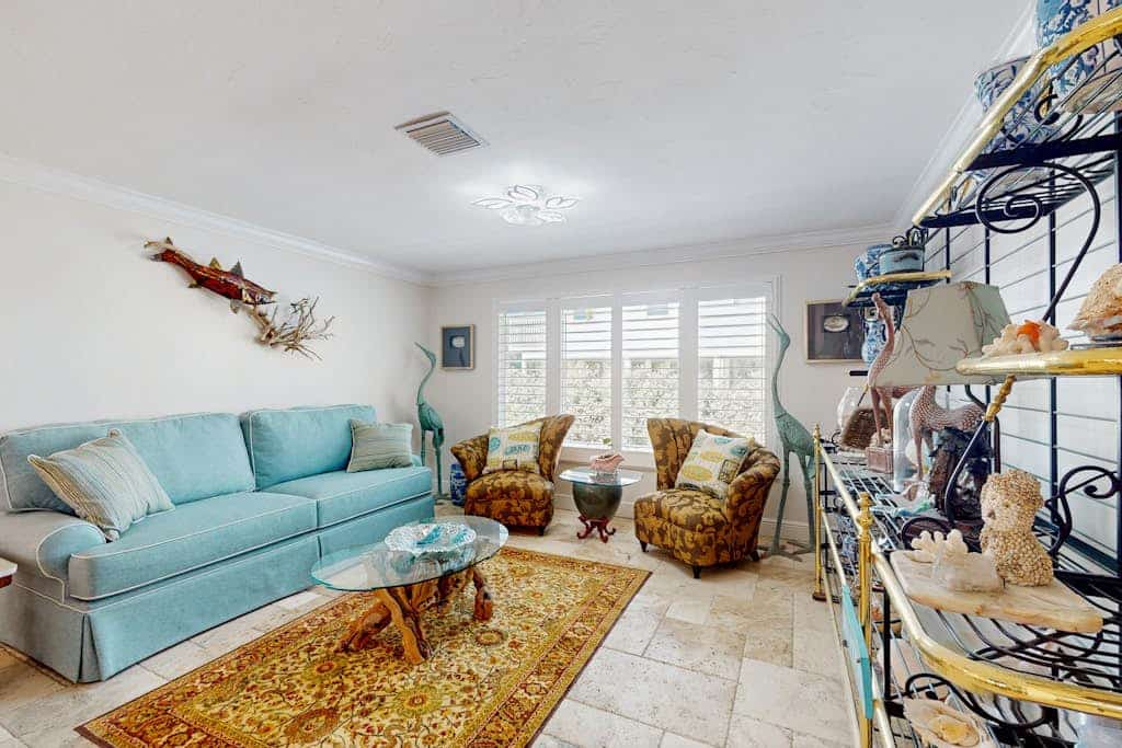 Coastal Cottage walking distance to the beach, internet and washer and dryer