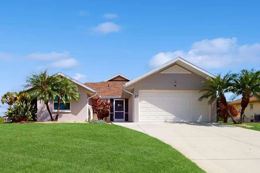 Dog friendly home with heating optional pool, lanai, and washer & dryer