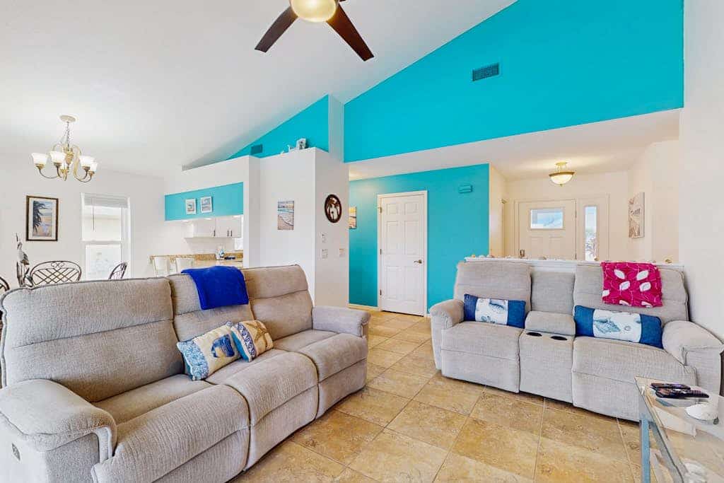 Dog friendly home with heating optional pool, lanai, and washer & dryer