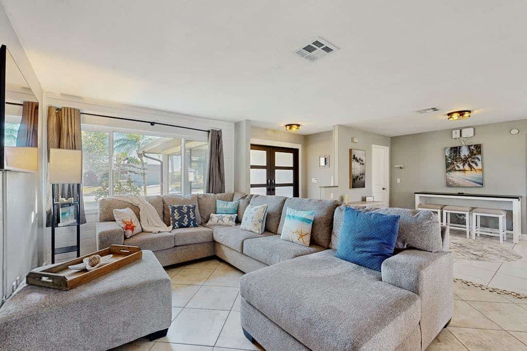 Immaculate home w/ in ground pool, wifi, sundeck and Gulf access