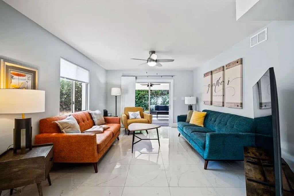 Dog-friendly duplex with a patio, deck, washers, dryers, & central AC