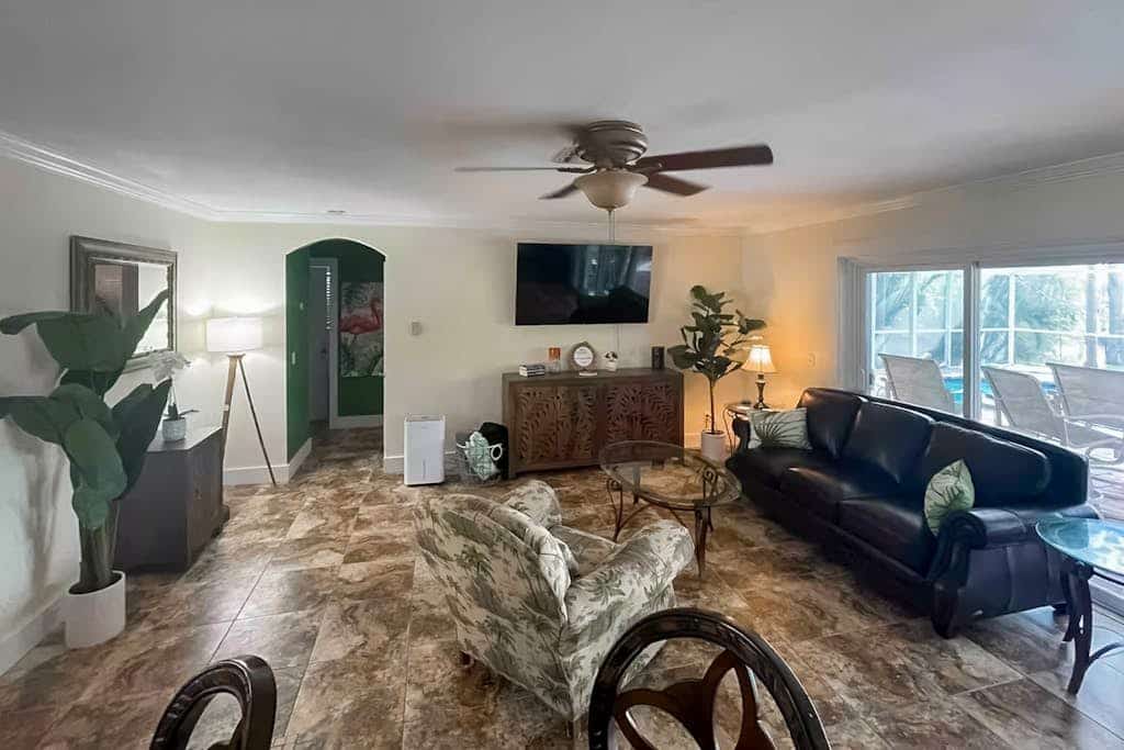 Coastal home with Private pool, Waterfront, washer and dryer, Wifi