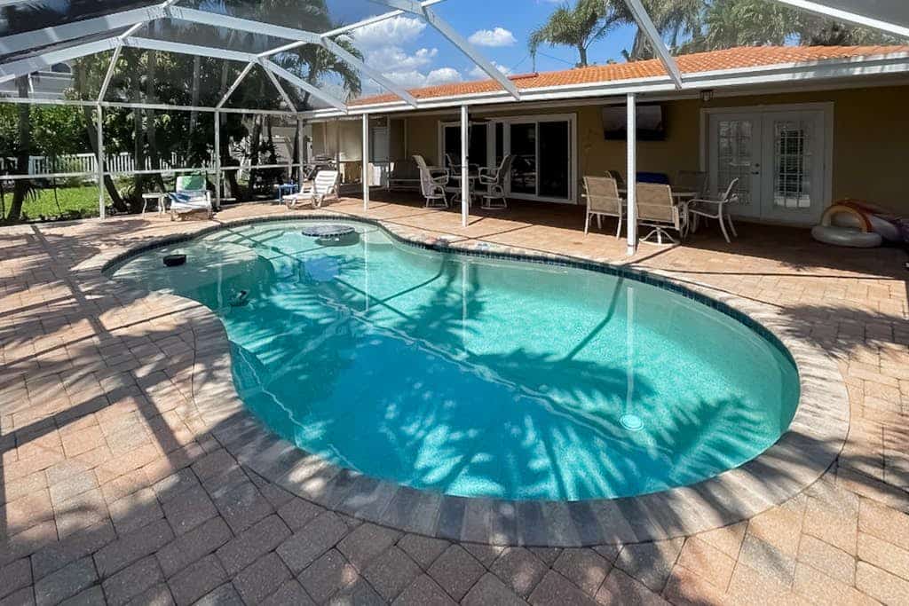 Coastal home with Private pool, Waterfront, washer and dryer, Wifi