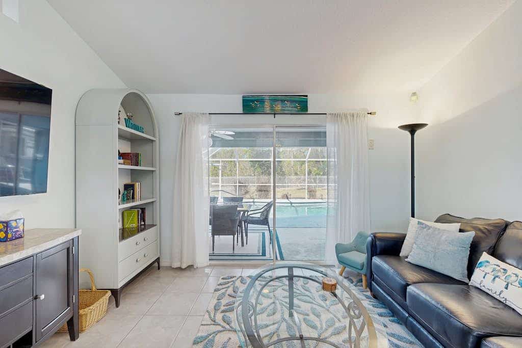 Dog-friendly home w/private salt water in ground pool & close to Shamrock Park