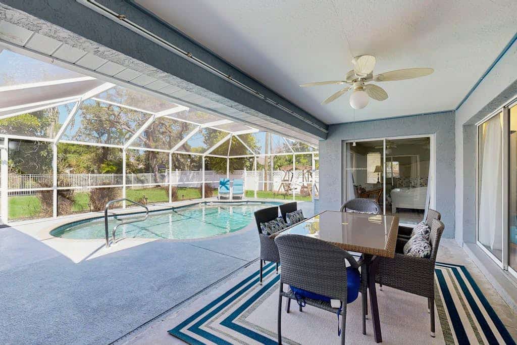 Dog-friendly home w/private salt water in ground pool & close to Shamrock Park