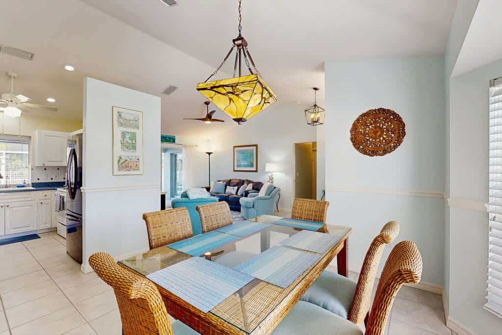 Dog-friendly home w/private salt water in ground pool & close to Shamrock Park