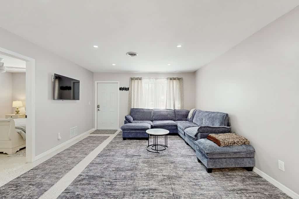 Dog-friendly home w/access to Englewood Beach, WIFI, and outdoor patio