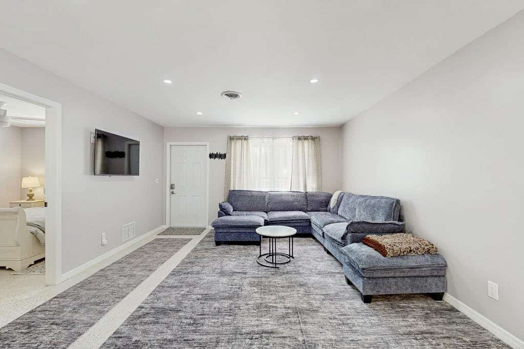 Dog-friendly home w/access to Englewood Beach, WIFI, and outdoor patio