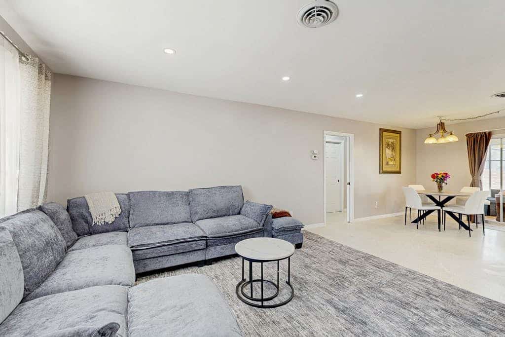 Dog-friendly home w/access to Englewood Beach, WIFI, and outdoor patio