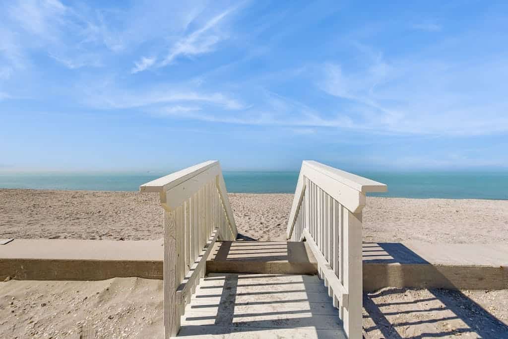 Dog-friendly home w/access to Englewood Beach, WIFI, and outdoor patio