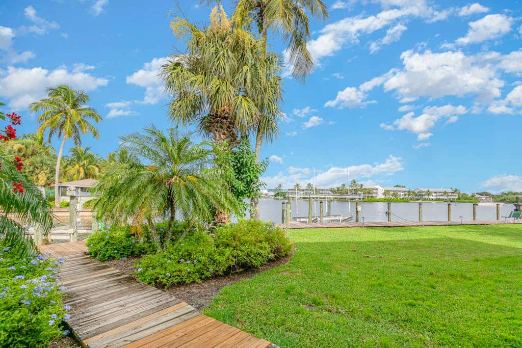 First-floor, snowbird-friendly townhouse w/ shared pool, WiFi, central AC, & W/D