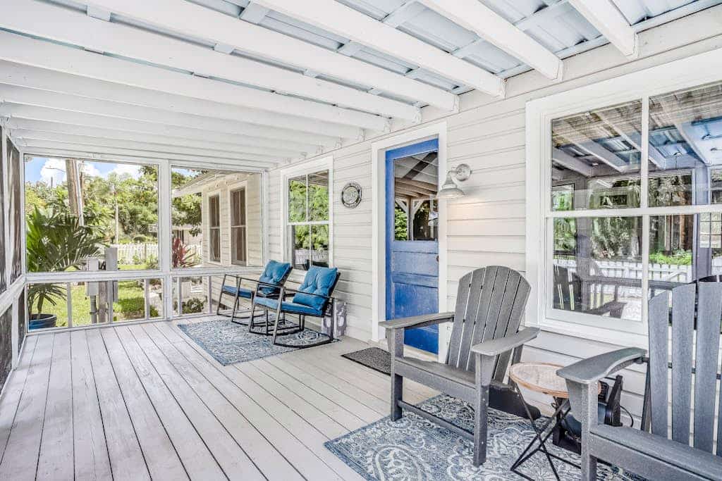 Snowbird-friendly historical cottage with high-speed WiFi & washer/dryer