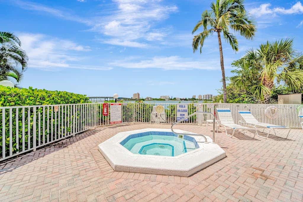 Panoramic water views, pool, private beach, AC, WIFI and close to Gulf beaches