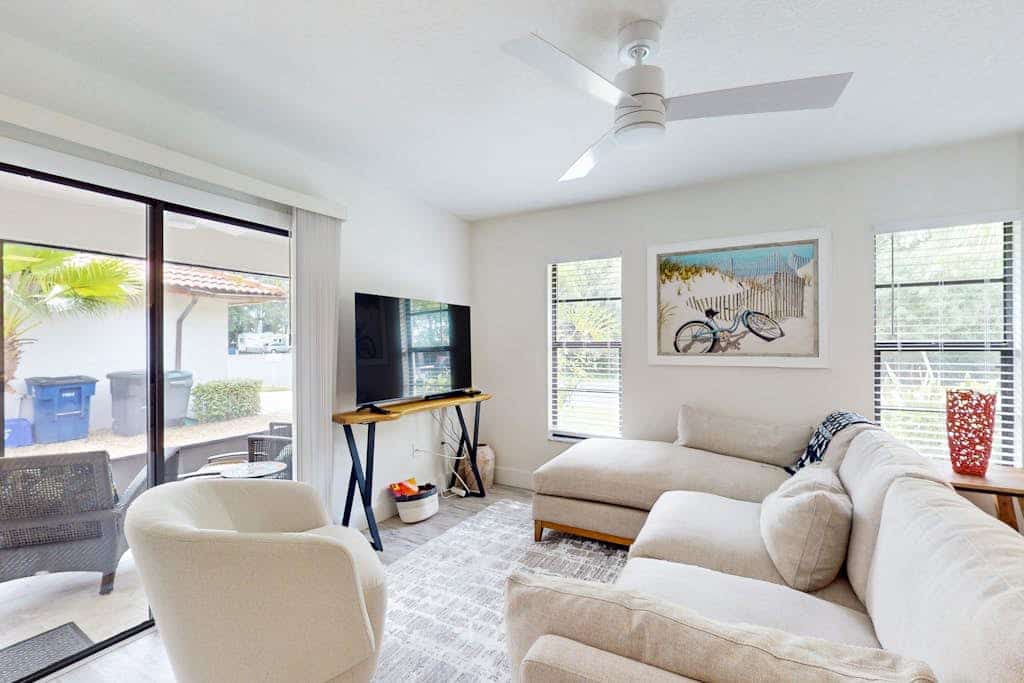 Charming home w/ screened-in porch, beach chairs, WiFi, and nearby nature parks