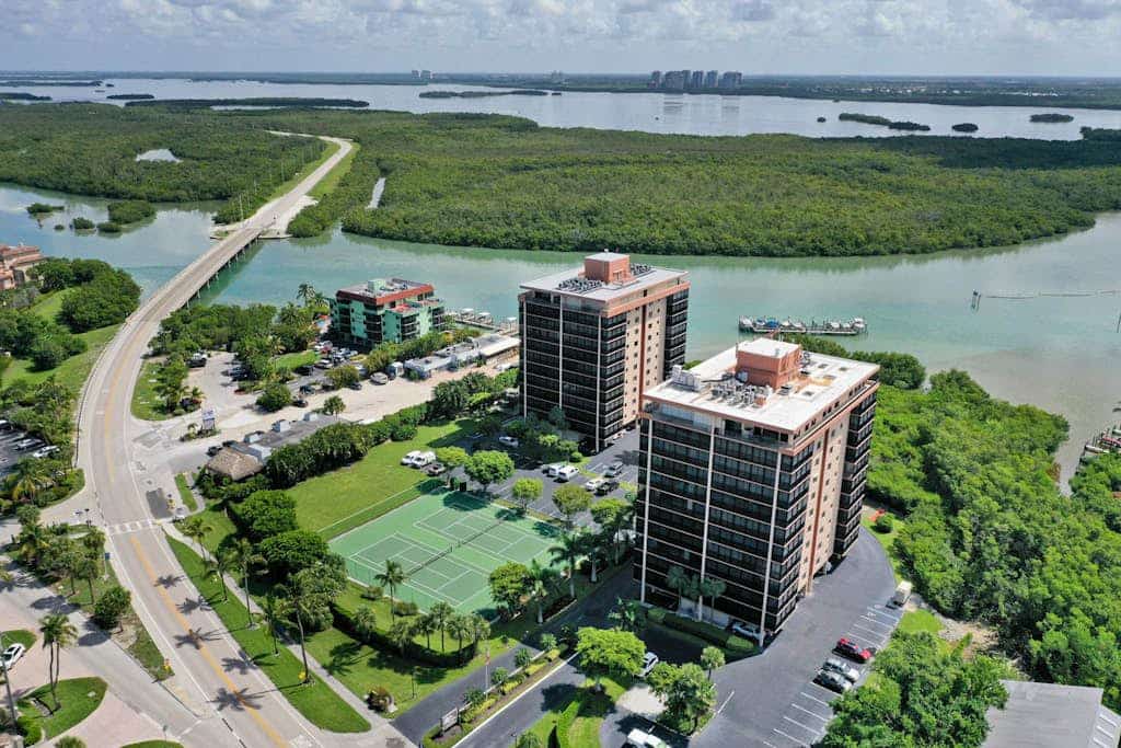 10th-floor apt w/direct ocean views, private beach access, on-site pool, tennis
