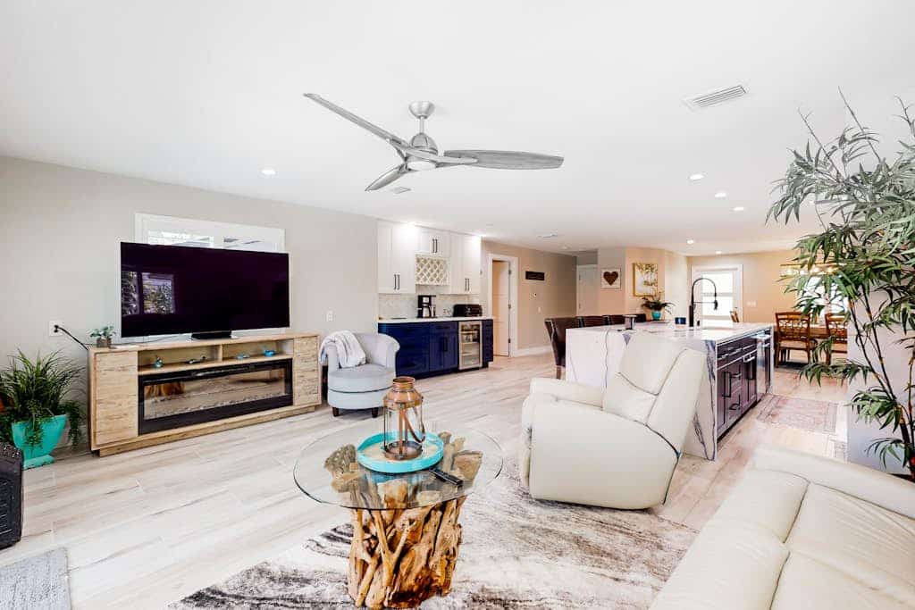 Elegant Water-front home with pool in heart of Bonita Springs and beaches