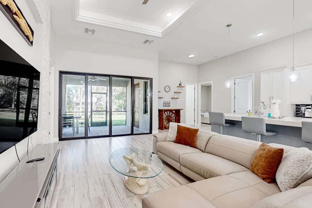 Luxurious home with private washer/dryer, enclosed yard, WiFi, & screened lanai