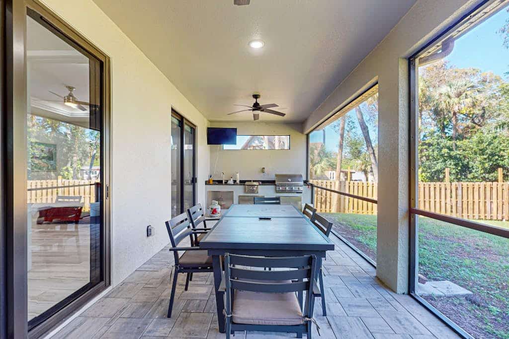 Luxurious home with private washer/dryer, enclosed yard, WiFi, & screened lanai