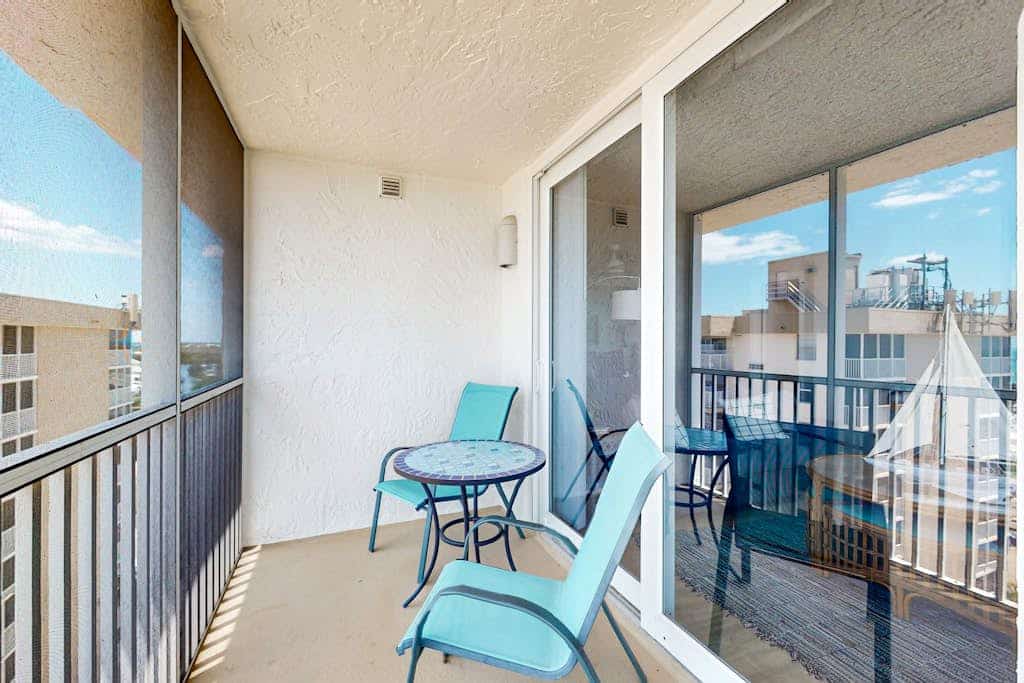 Dazzling condo with internet, full kitchen, & panoramic views