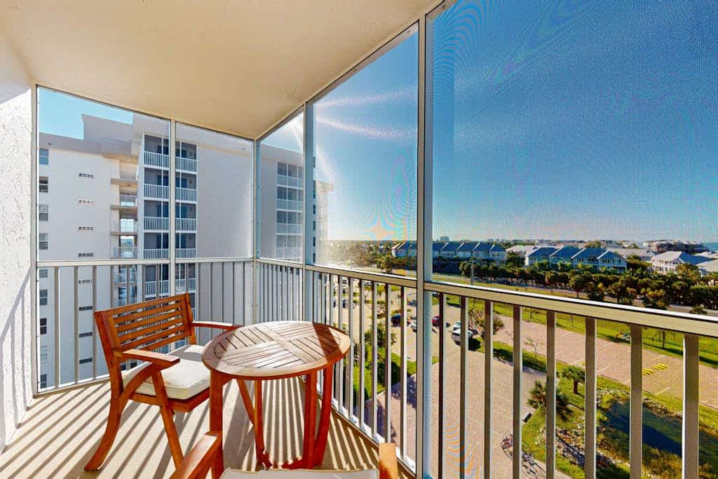 Gulf view studio with shared pool, steps to the beach, and internet