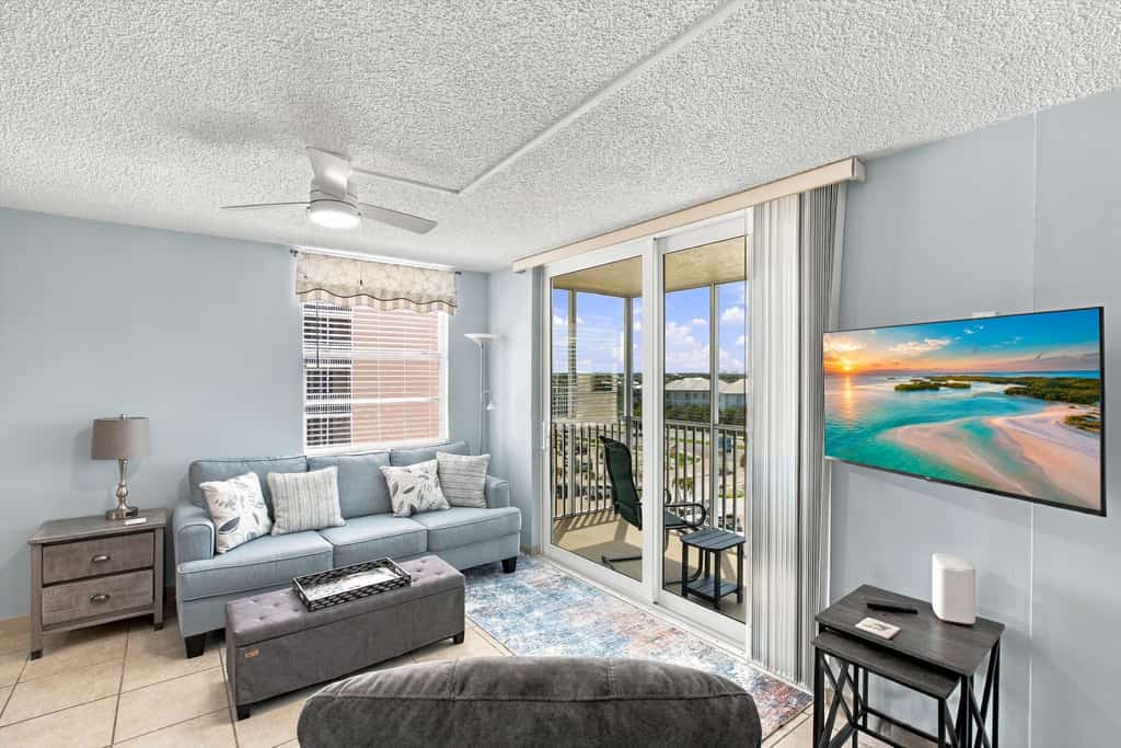Gulf view studio with shared pool, steps to the beach, and internet