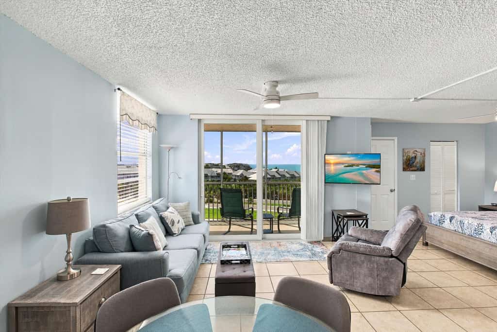 Gulf view studio with shared pool, steps to the beach, and internet