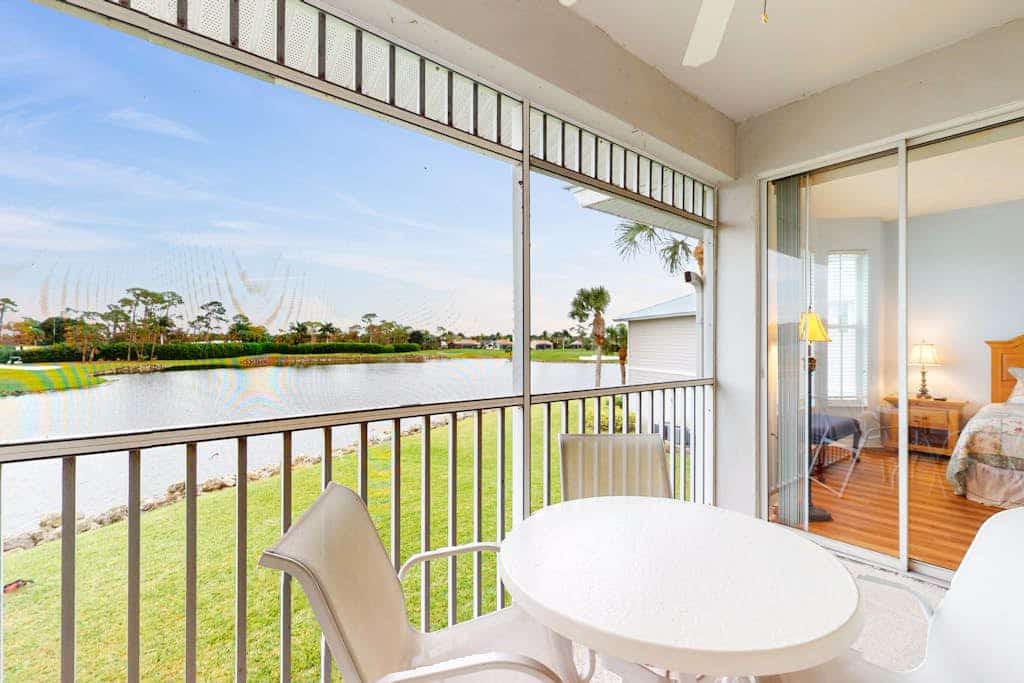 Spacious 2nd-floor condo with lake/golf view - walk to restaurant, tennis & pool