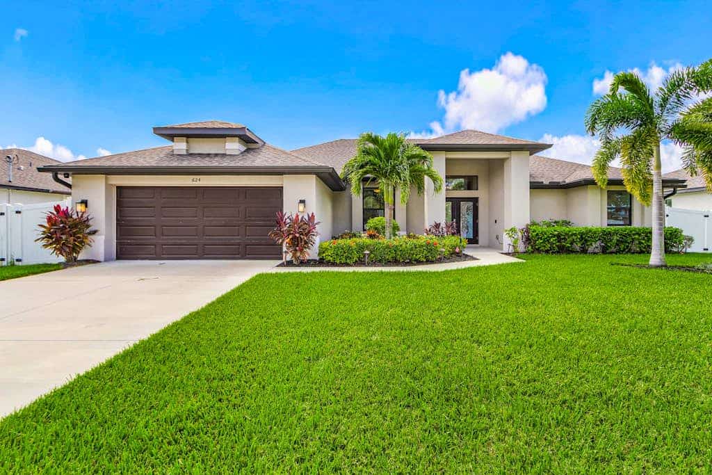 Dog-friendly (hypoallergenic), Heated pool, Game Room,  Smart T.V.'s and More