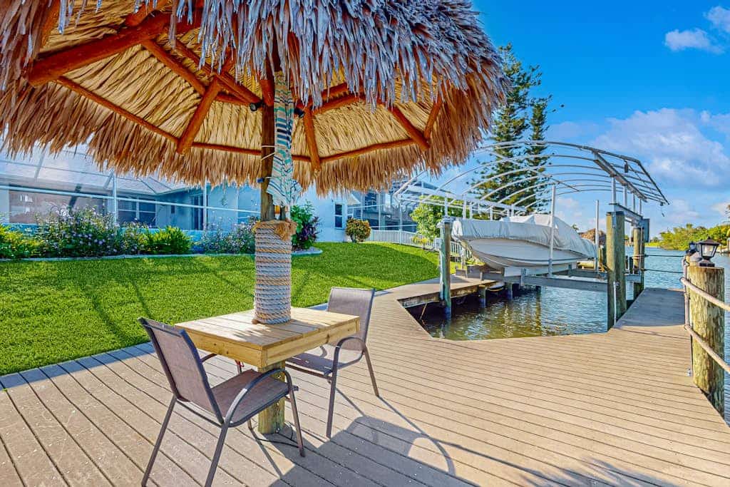Canal-side gem with screened pool, boat dock & Gulf access - near dining